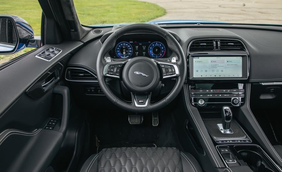 Торпедо Jaguar F-Pace SVR 2018 года  (NA) (фото 17 из 40)
